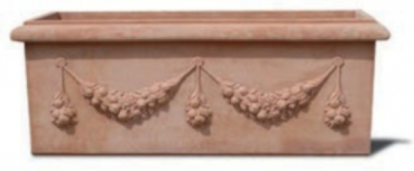 Riesiger Blumenkasten mit Ranke